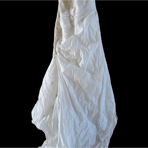 DEMETRIOS Wedding Dress - Size 16 - Picture 4 of 7